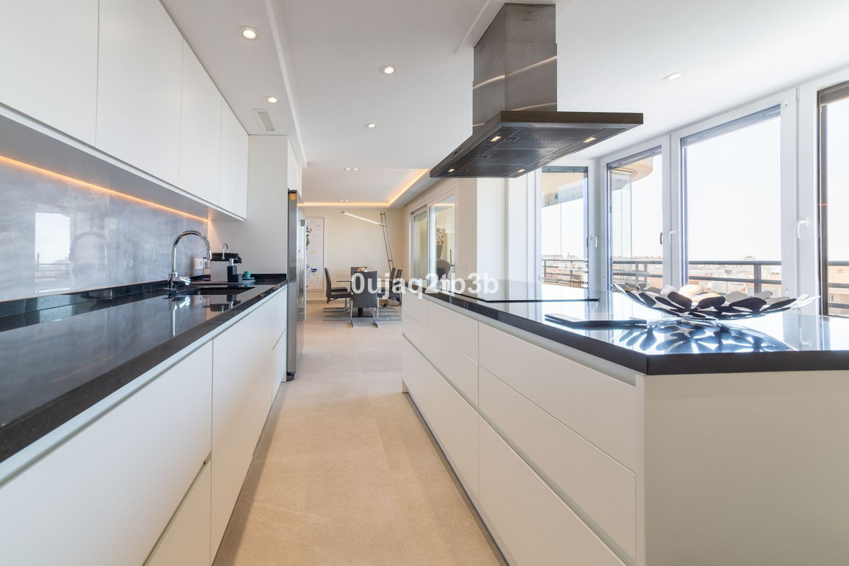 Aticos de 3 dormitorios en venta en Marbella – R5133544