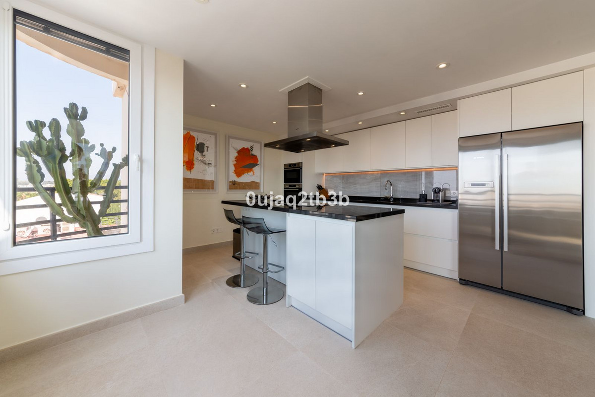 Aticos de 3 dormitorios en venta en Marbella – R5133544
