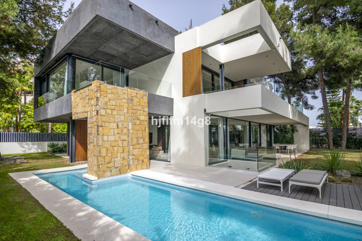 5 bedroom Villas for sale in Milla de Oro – R4681408