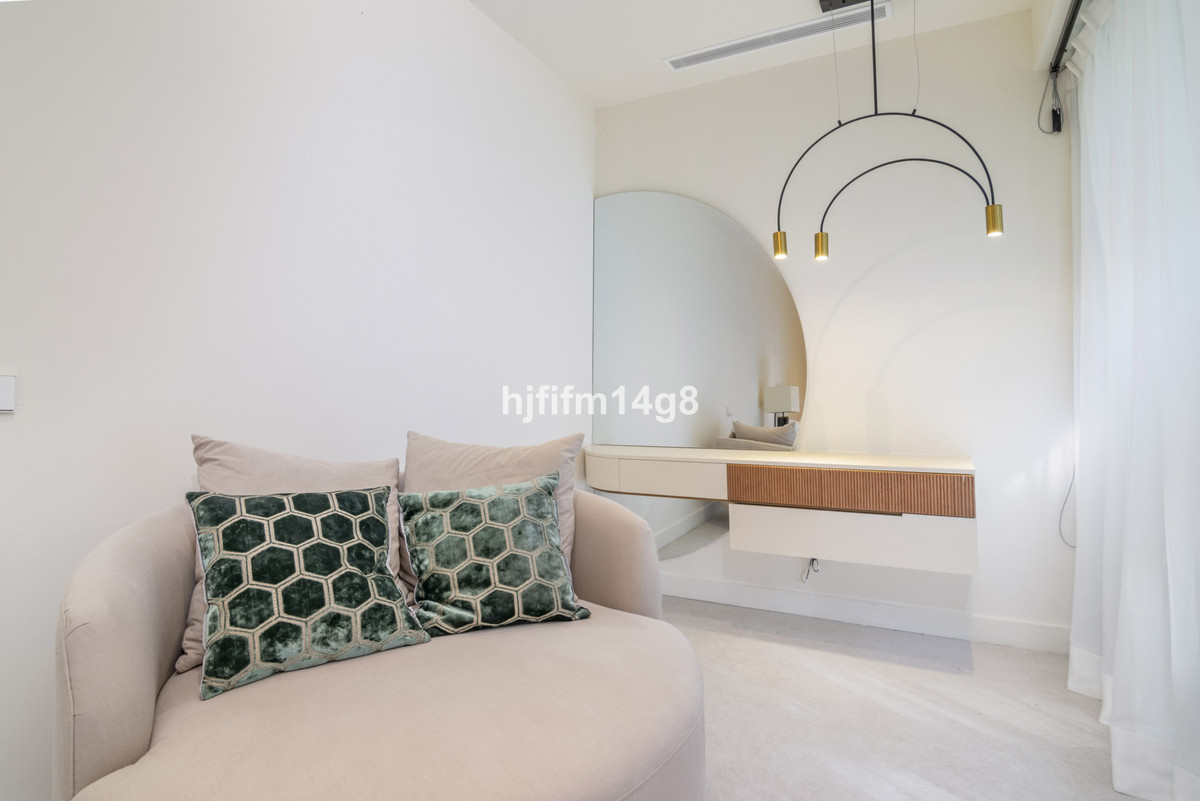 5 bedroom Villas for sale in Milla de Oro – R4681408