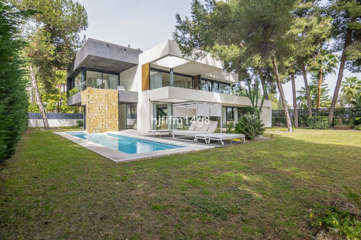 5 bedroom Villas for sale in Milla de Oro – R4681408
