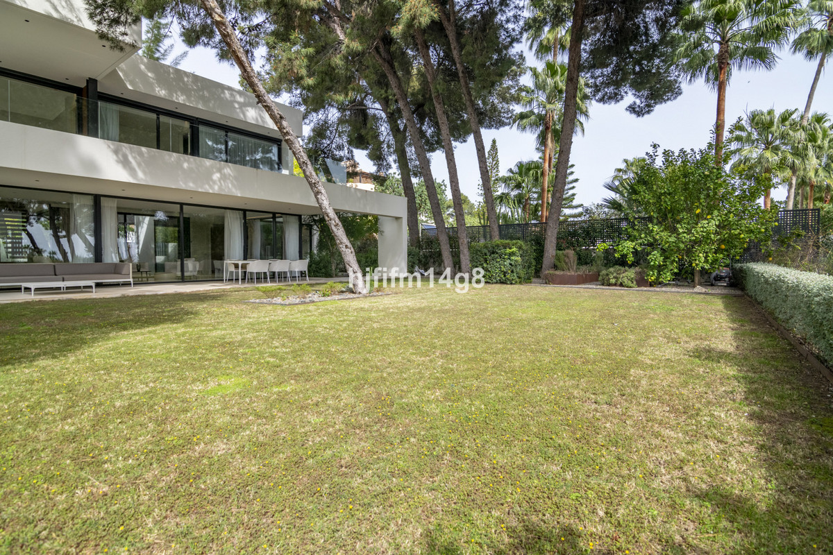 5 bedroom Villas for sale in Milla de Oro – R4681408