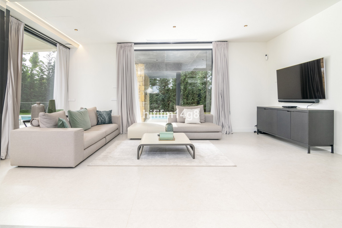 5 bedroom Villas for sale in Milla de Oro – R4681408