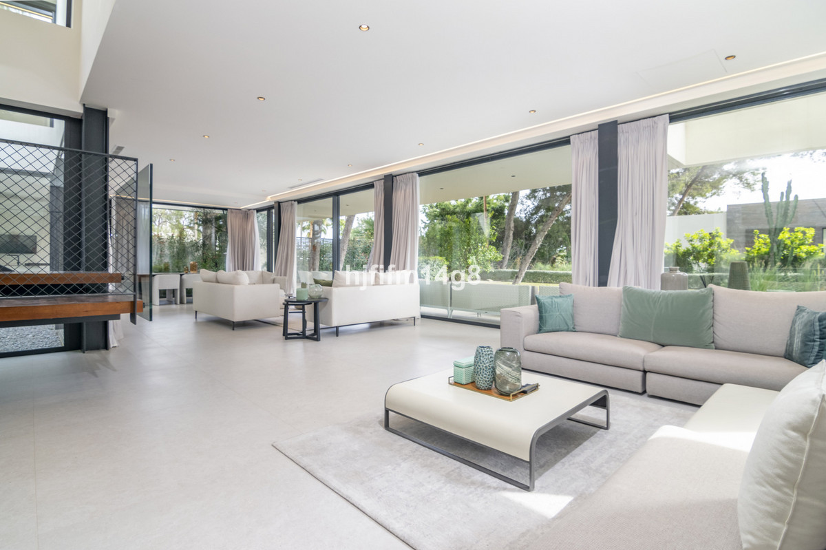 5 bedroom Villas for sale in Milla de Oro – R4681408