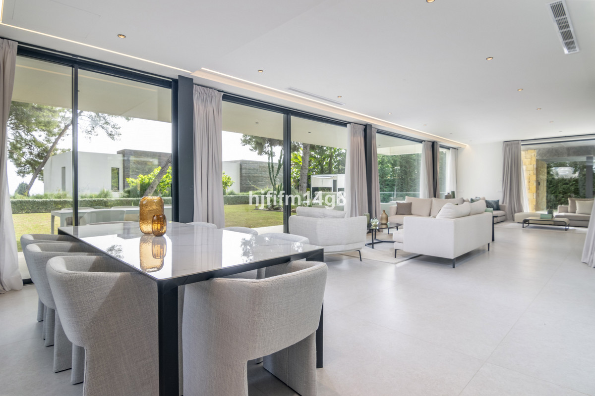 5 bedroom Villas for sale in Milla de Oro – R4681408