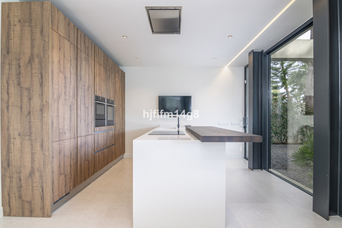 5 bedroom Villas for sale in Milla de Oro – R4681408