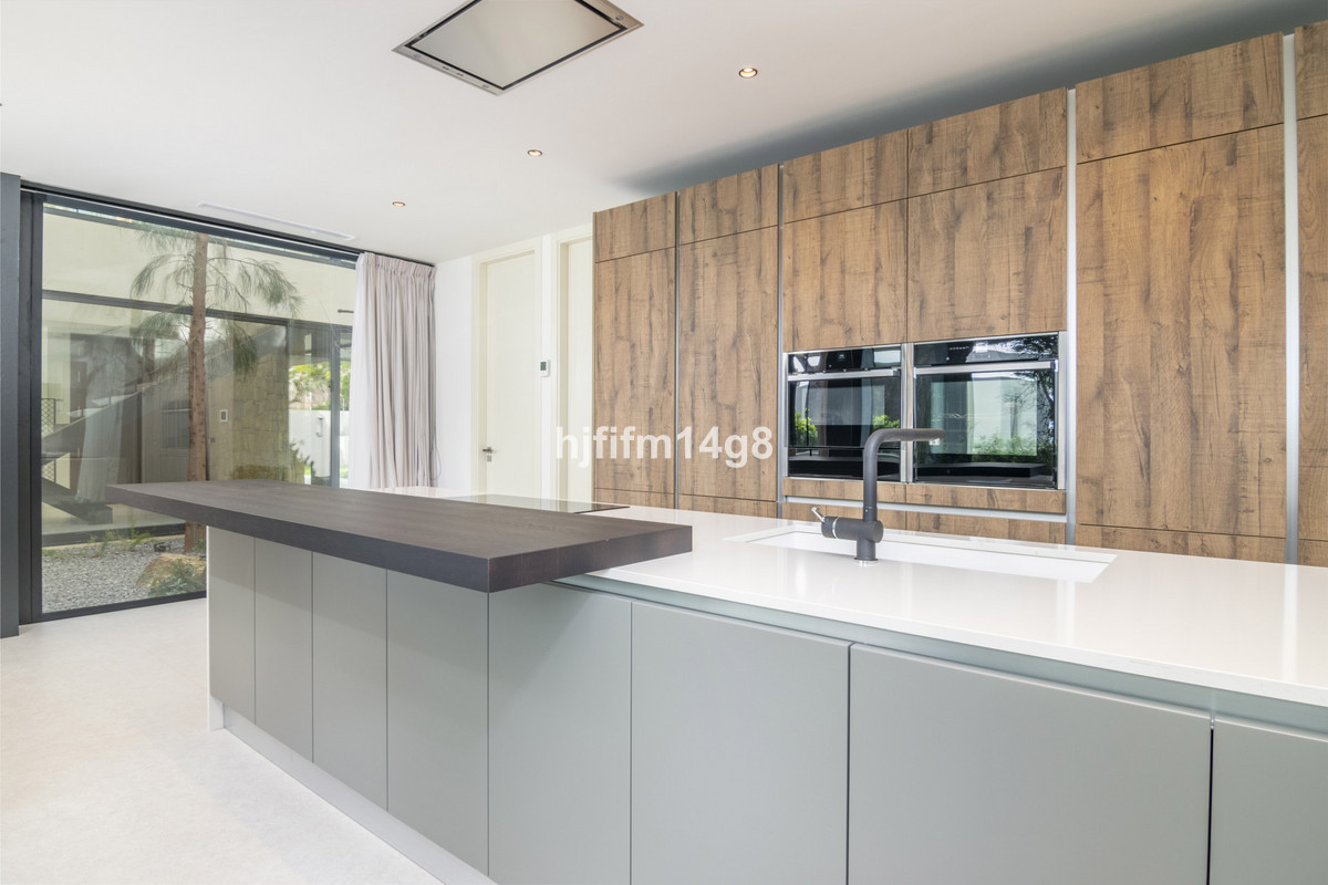 5 bedroom Villas for sale in Milla de Oro – R4681408