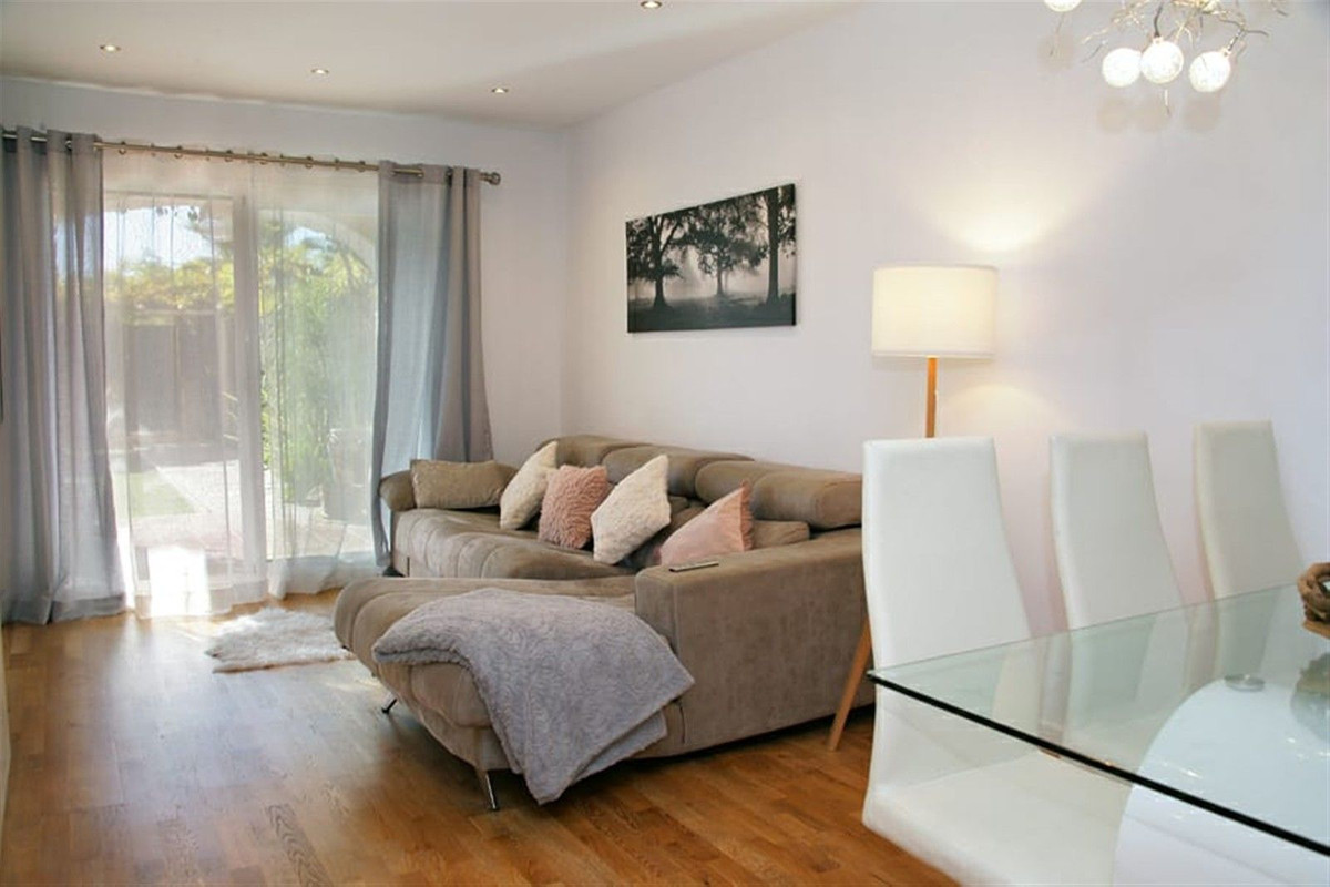 Apartamentos de 2 dormitorios en venta en Selwo – R5080735