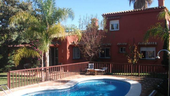 Villas de 3 dormitorios en venta en Elviria – R5070868 en 