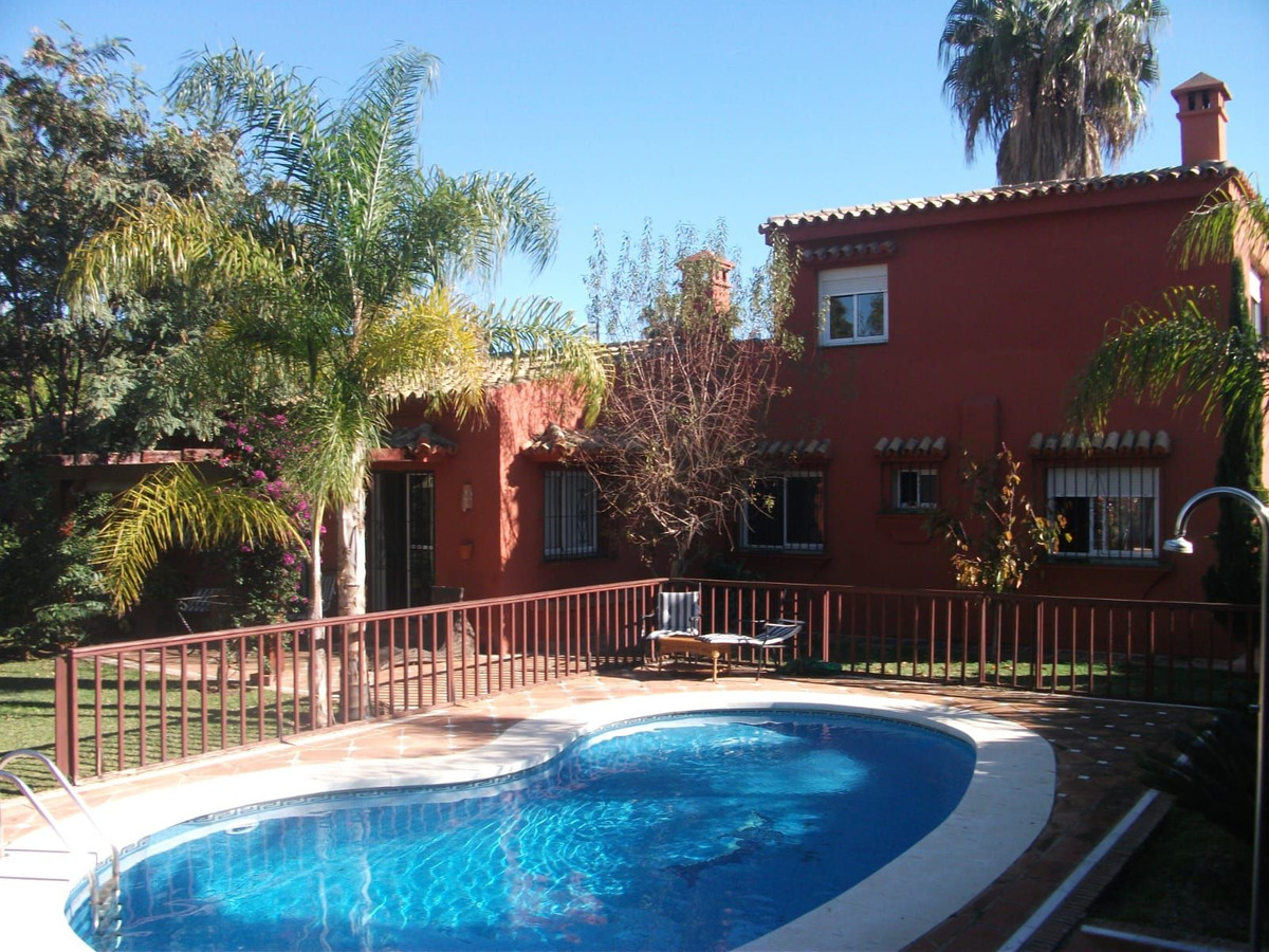 Villas de 3 dormitorios en venta en Elviria – R5070868