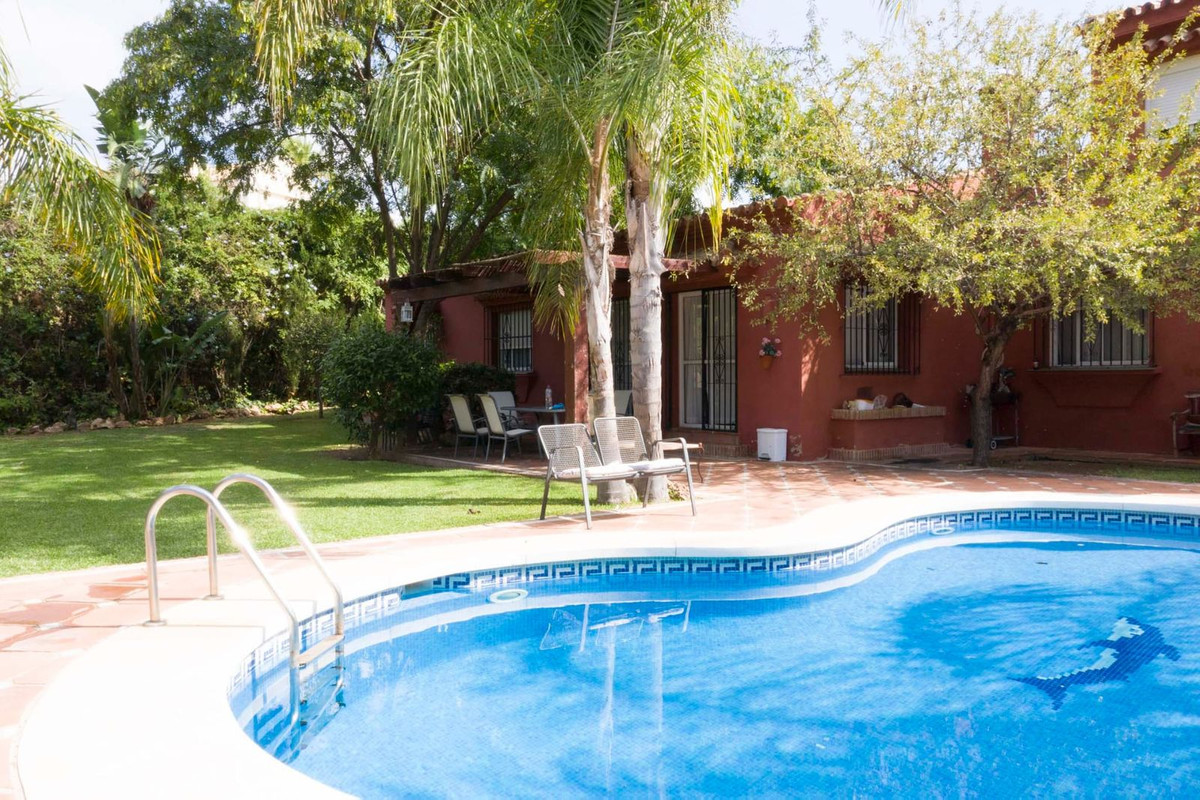 Villas de 3 dormitorios en venta en Elviria – R5070868