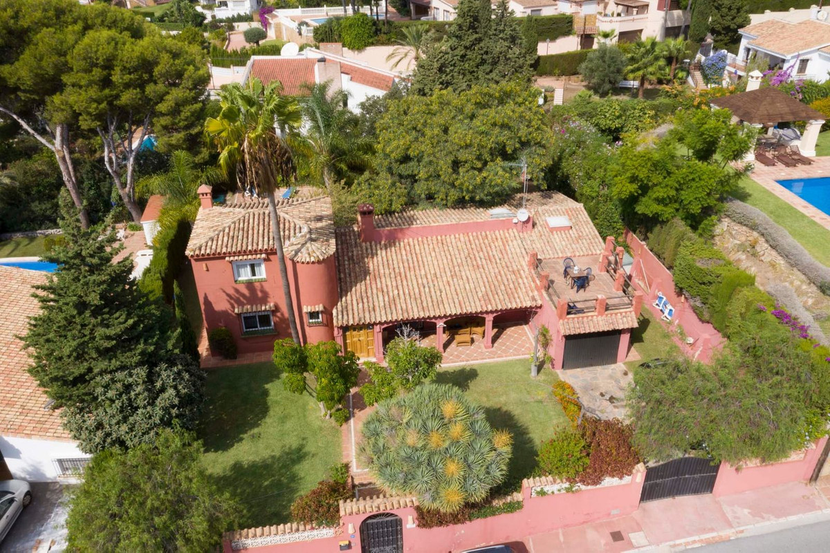 Villas de 3 dormitorios en venta en Elviria – R5070868