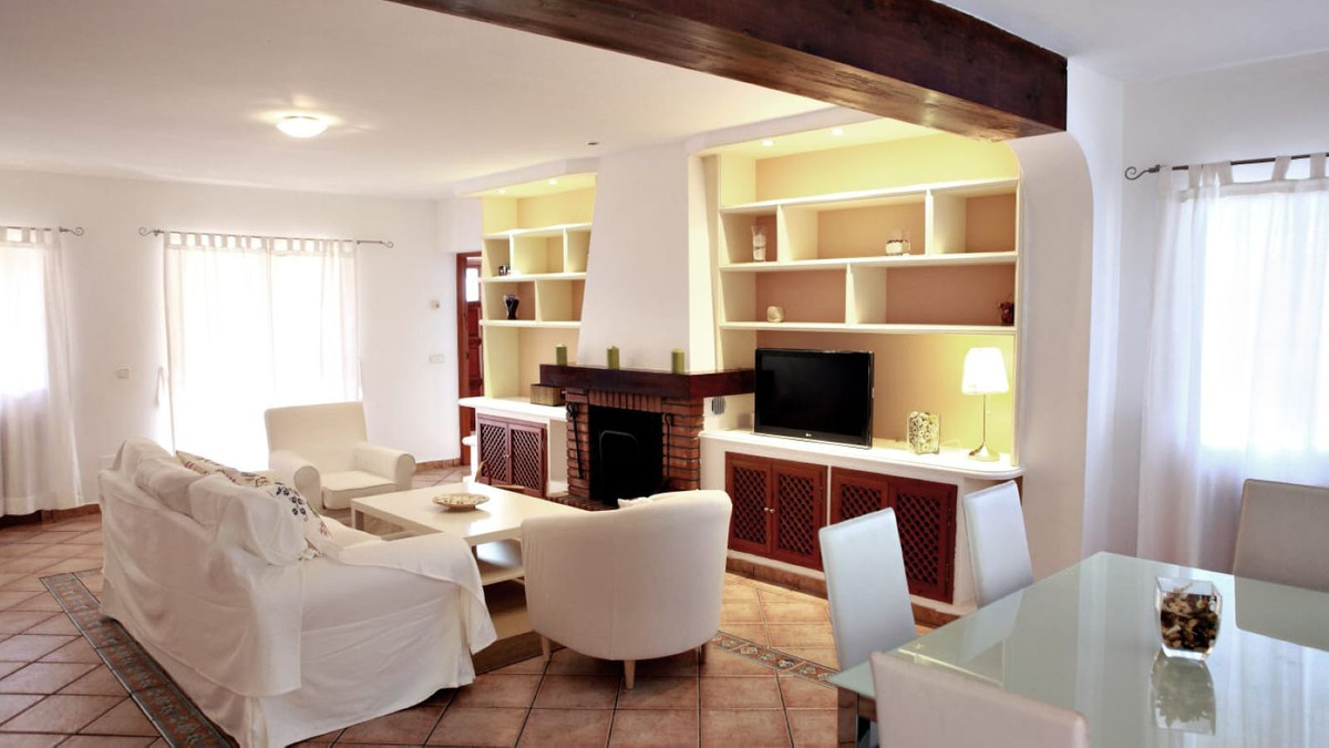 Villas de 3 dormitorios en venta en Elviria – R5070868