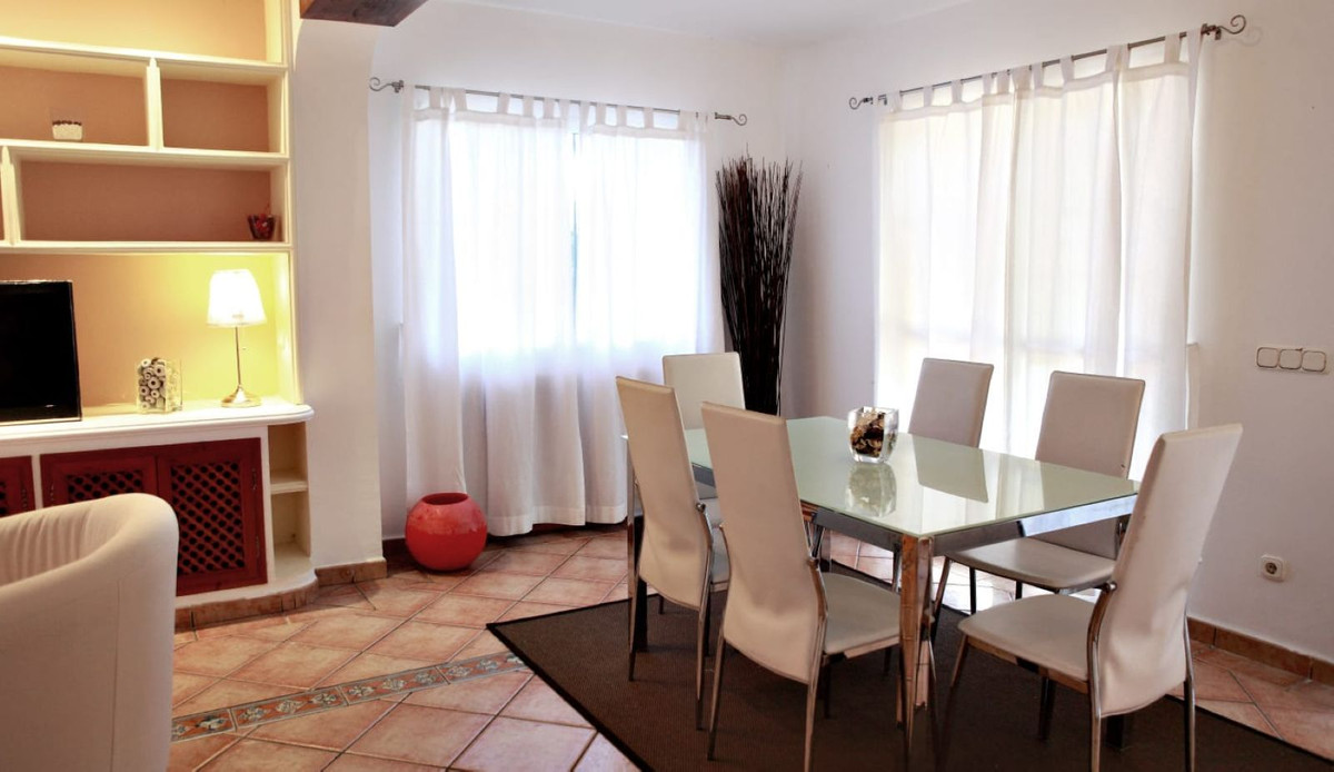 Villas de 3 dormitorios en venta en Elviria – R5070868