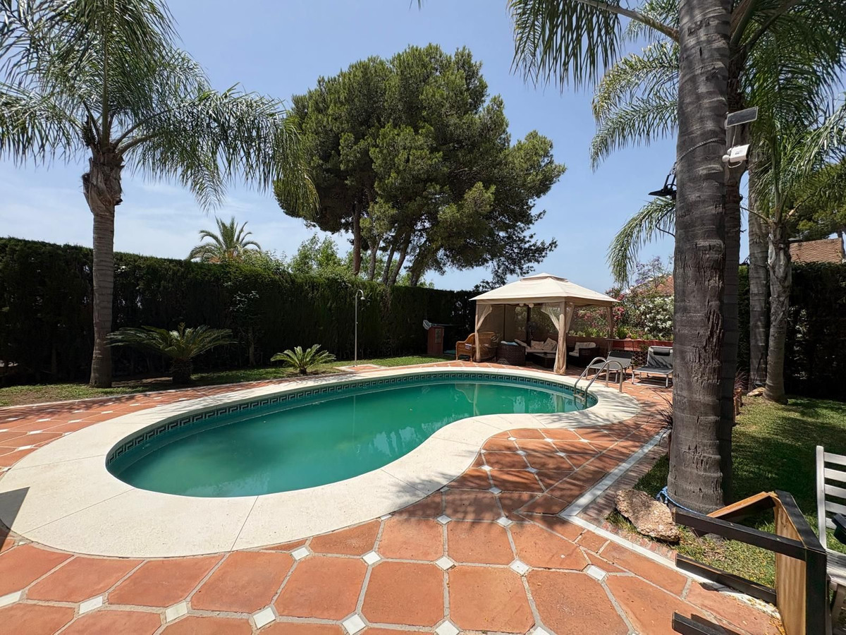 Villas de 3 dormitorios en venta en Elviria – R5070868
