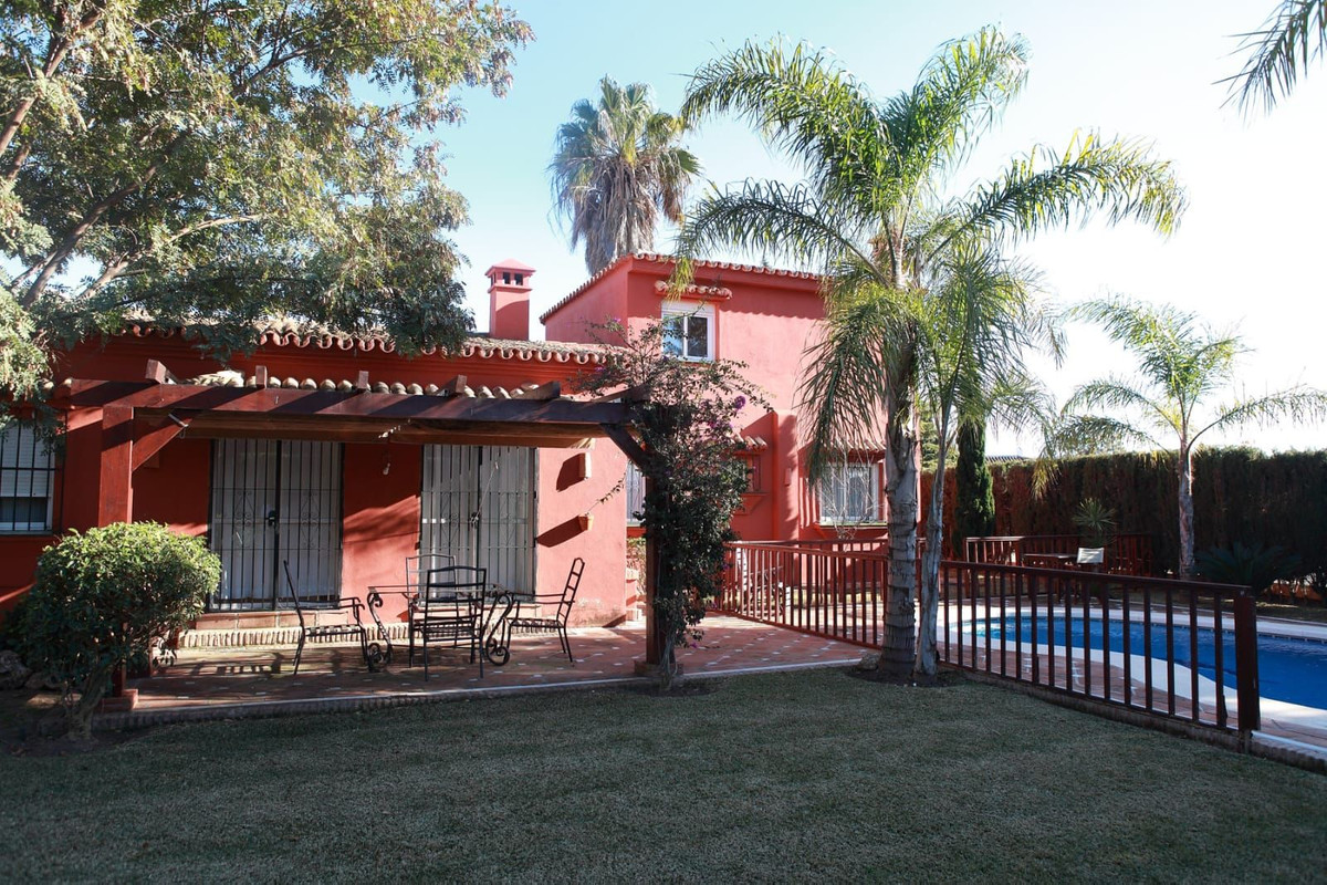 Villas de 3 dormitorios en venta en Elviria – R5070868