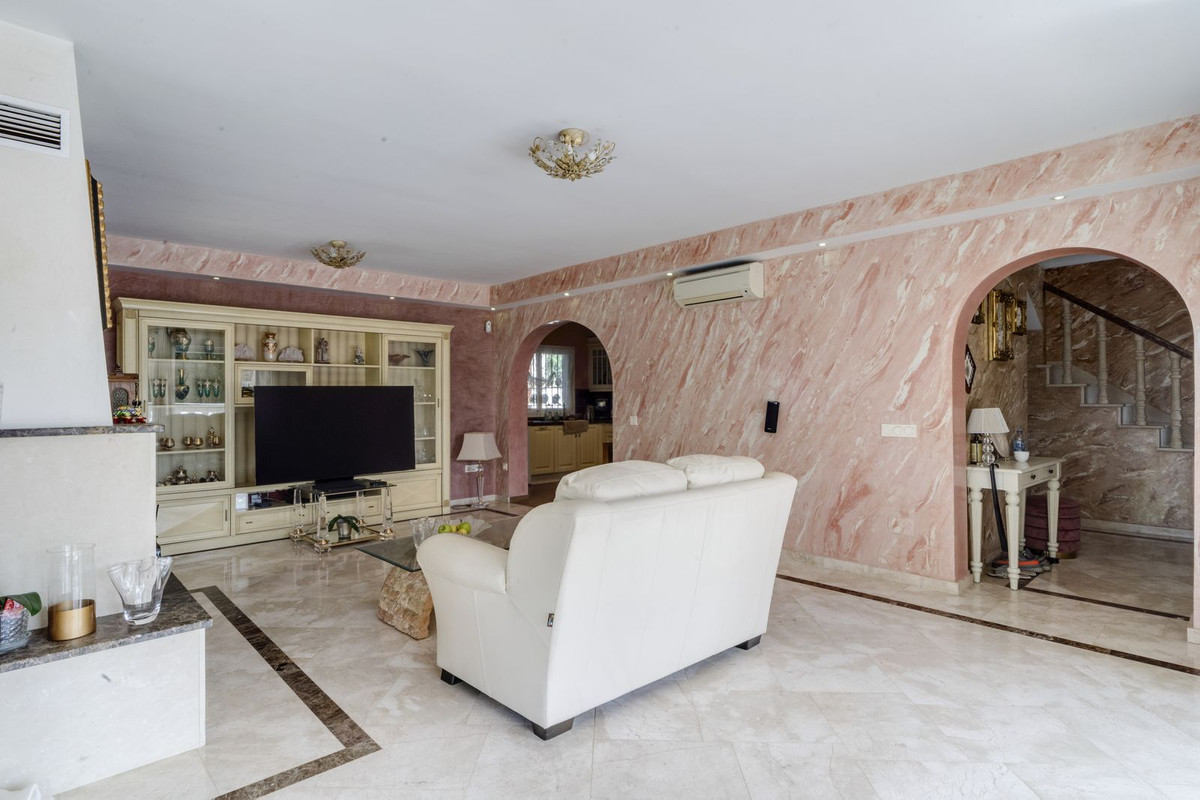 4 bedroom Villas for sale in Carib Playa – R5137777