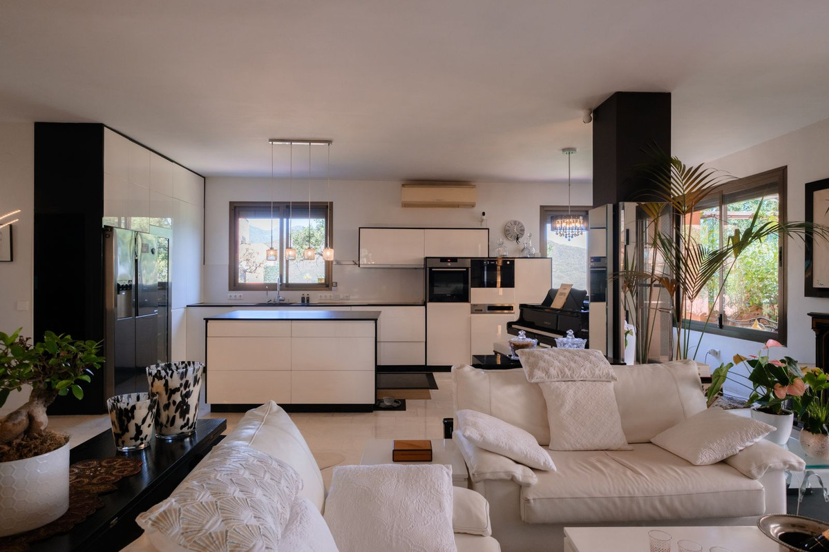 3 bedroom Apartments for sale in La Mairena – R5146630