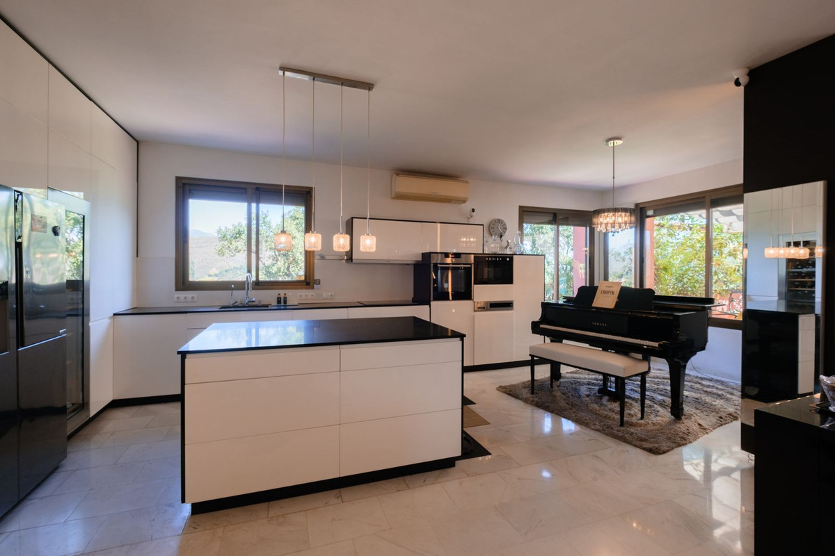3 bedroom Apartments for sale in La Mairena – R5146630