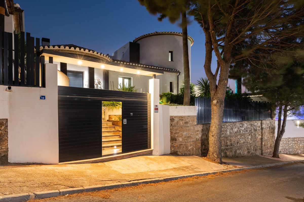 4 bedroom Villas for sale in Mijas – R5144125