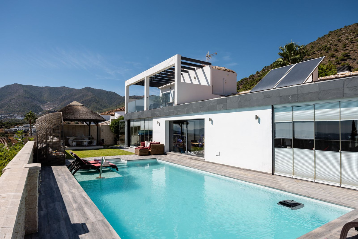 4 bedroom Villas for sale in Mijas – R5144125