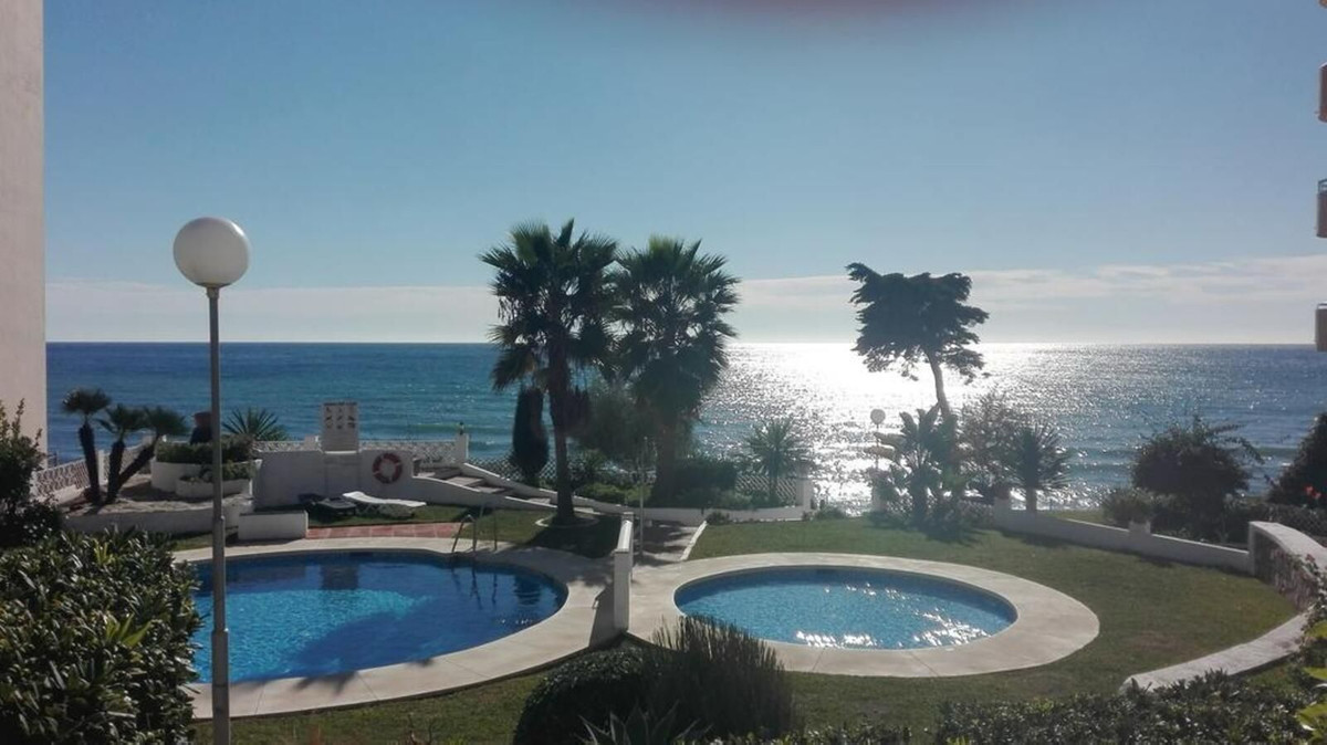 Apartamentos de 2 dormitorios en venta en Calahonda – R5135827