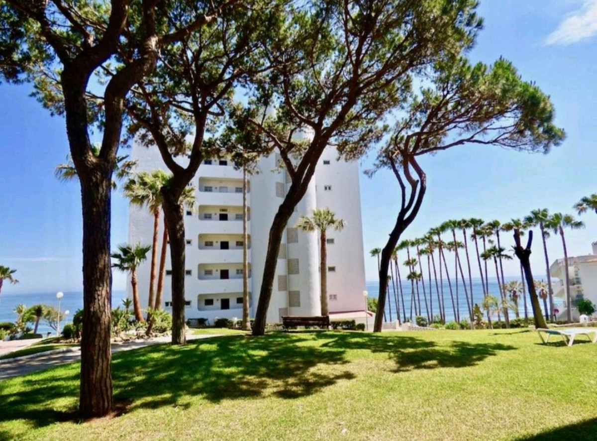 Apartamentos de 2 dormitorios en venta en Calahonda – R5135827