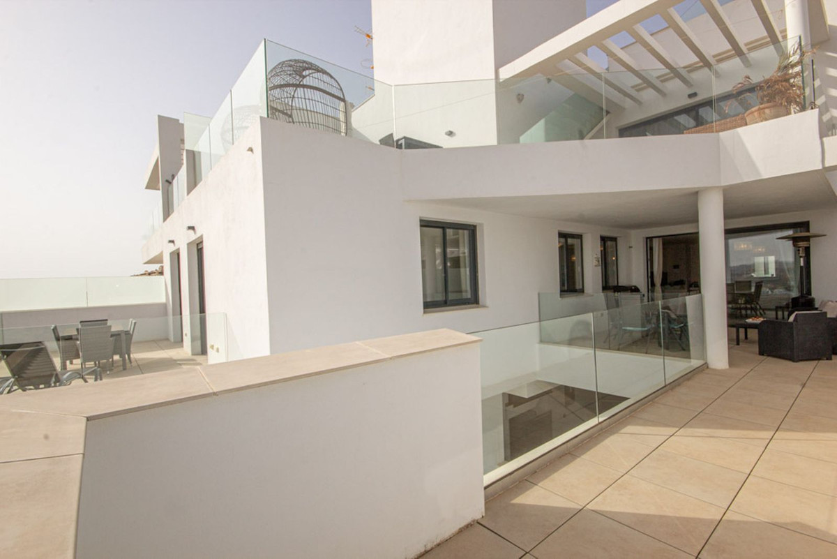 Apartamentos de 3 dormitorios en venta en La Cala de Mijas – R5143942