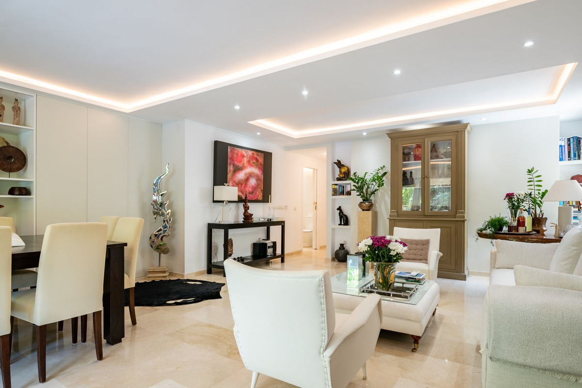 2 bedroom Apartments for sale in Marbella – R5128948