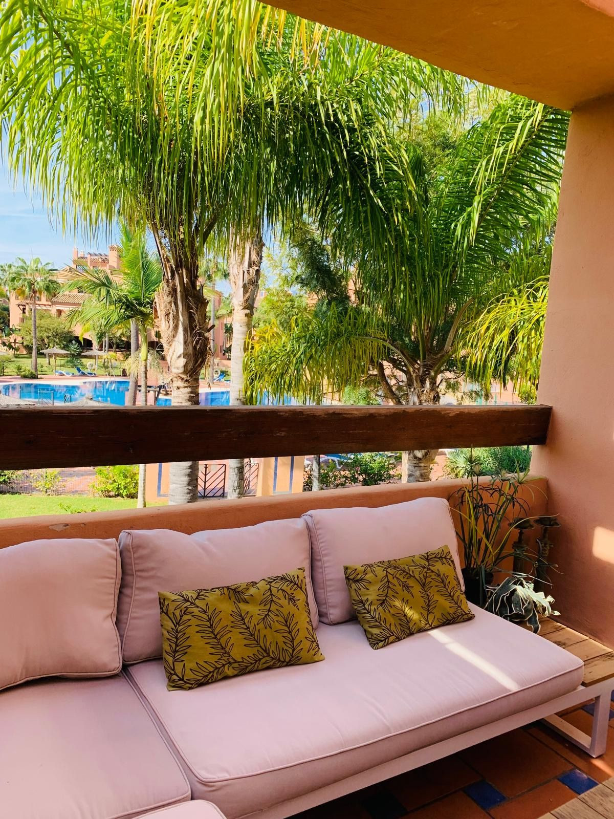Apartamentos de 3 dormitorios en venta en Hacienda del Sol – R5130697