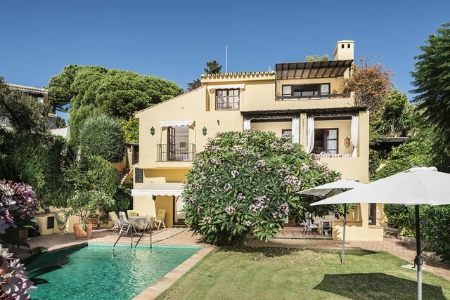 Villas de 5 dormitorios en venta en Elviria – R5146693