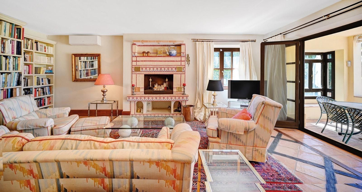 Villas de 5 dormitorios en venta en Elviria – R5146693