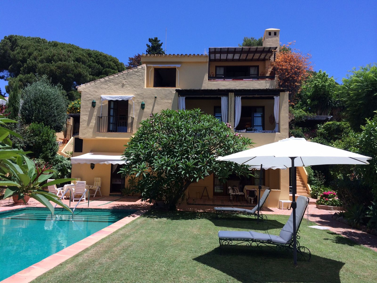 Villas de 5 dormitorios en venta en Elviria – R5146693