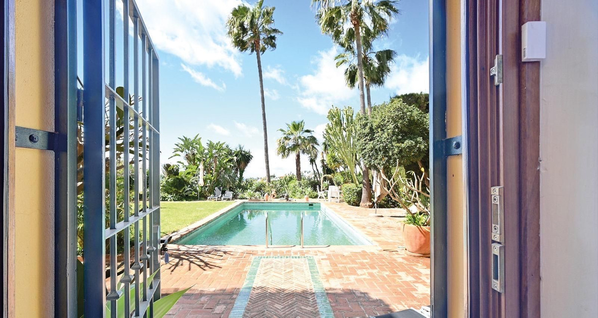 Villas de 5 dormitorios en venta en Elviria – R5146693