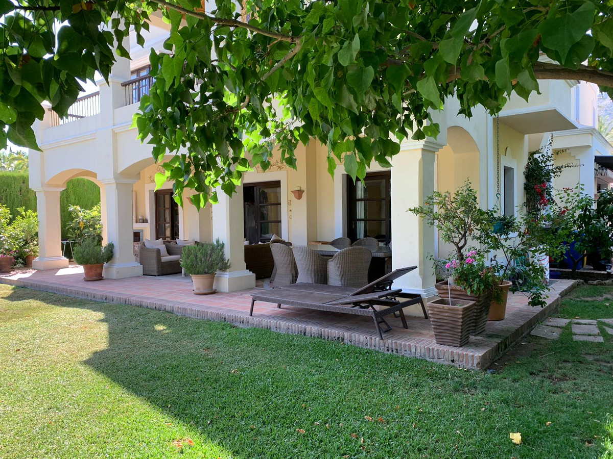 Villas de 5 dormitorios en venta en Sierra Blanca – R3761173