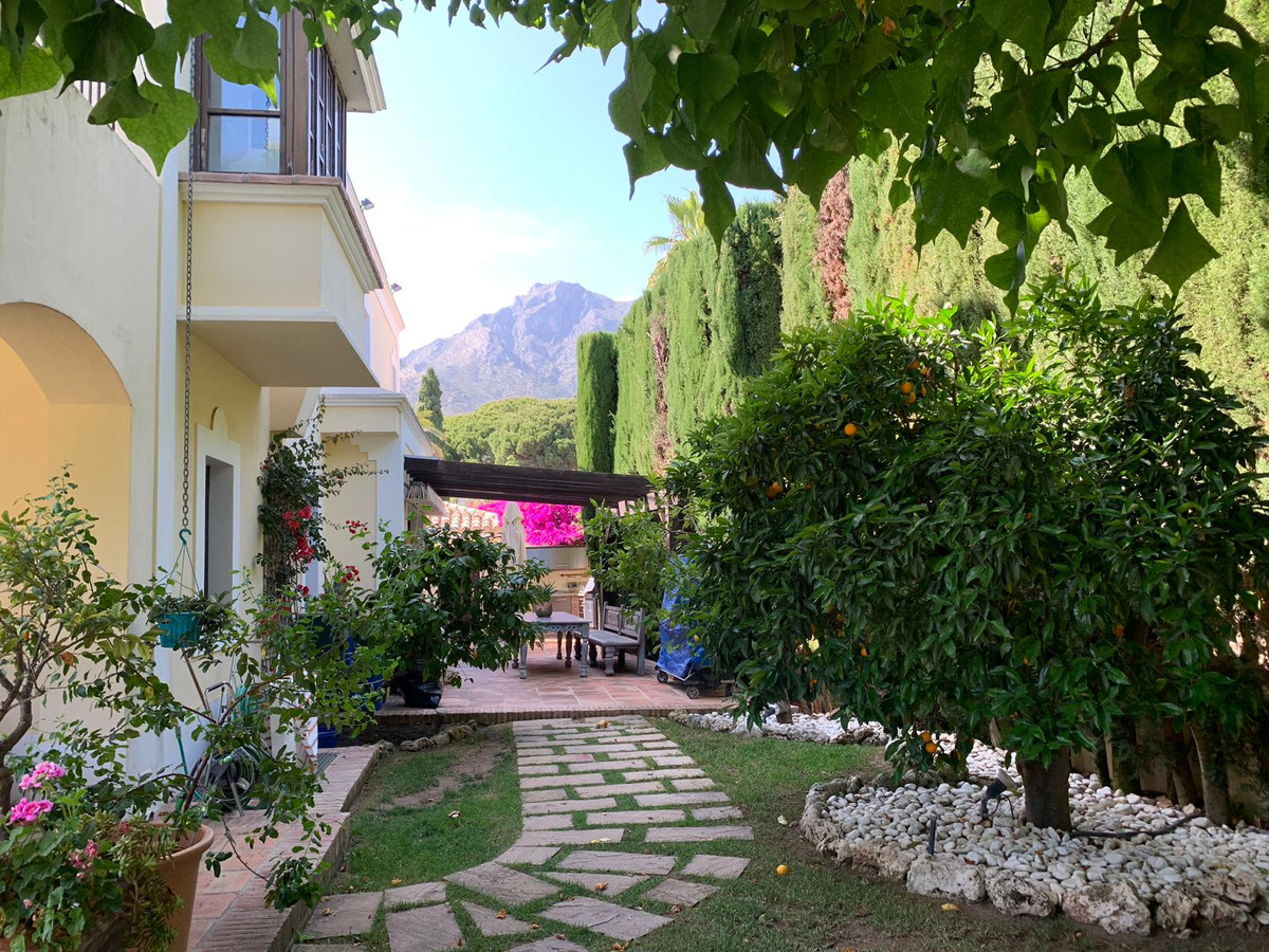 Villas de 5 dormitorios en venta en Sierra Blanca – R3761173