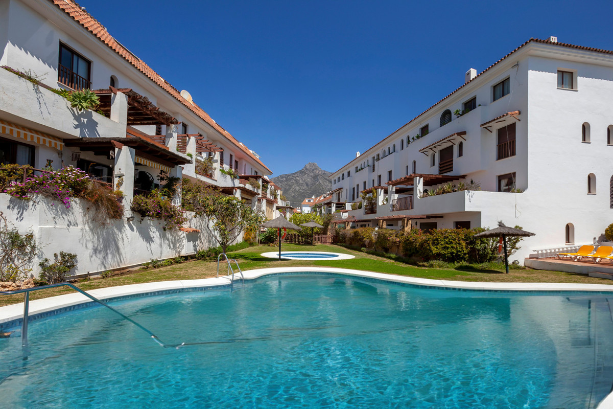 Apartamentos de 3 dormitorios en venta en Milla de Oro – R4036594