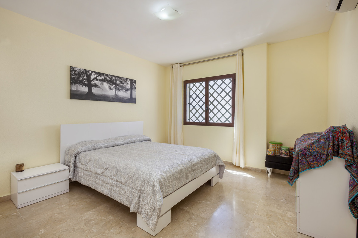 Apartamentos de 3 dormitorios en venta en Milla de Oro – R4036594