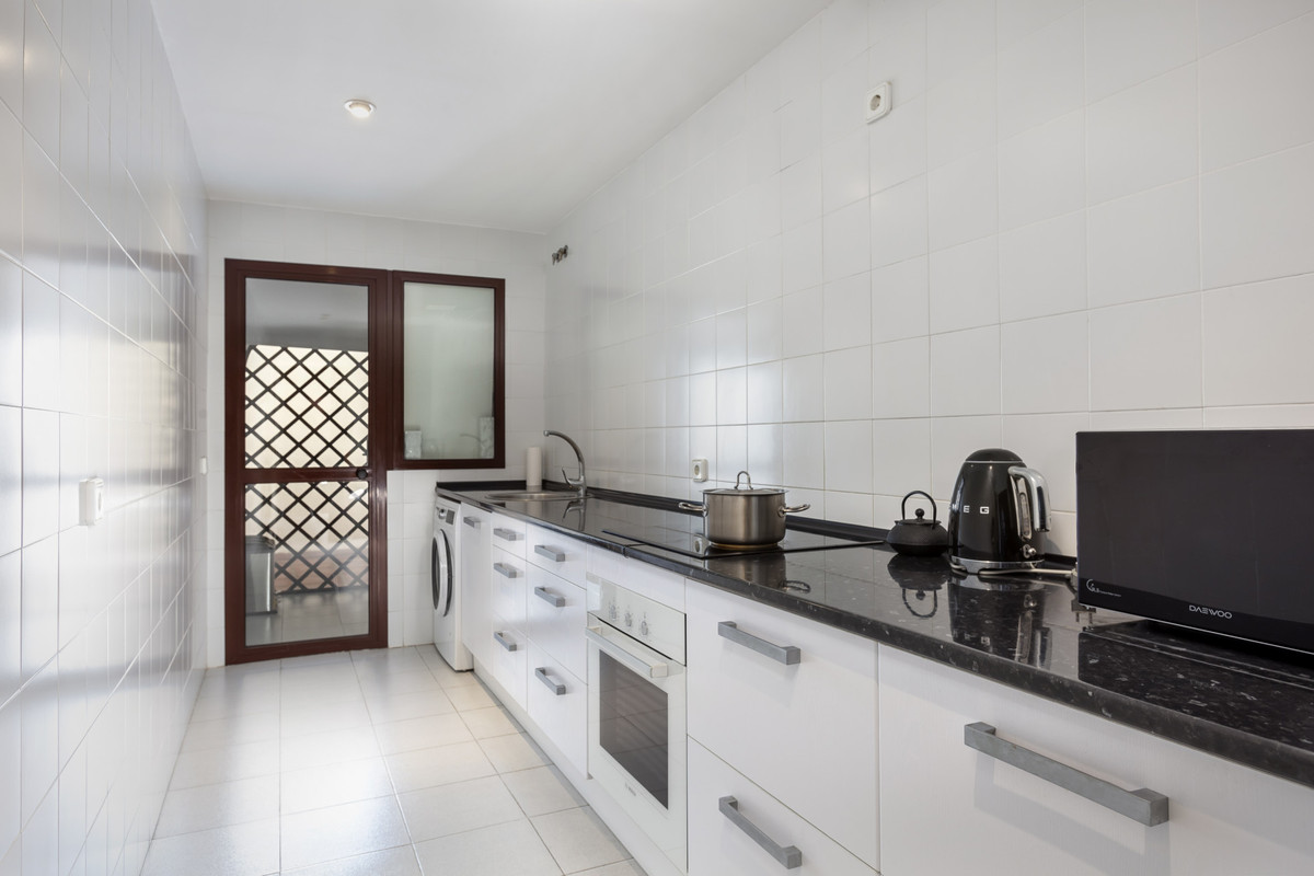 Apartamentos de 3 dormitorios en venta en Milla de Oro – R4036594