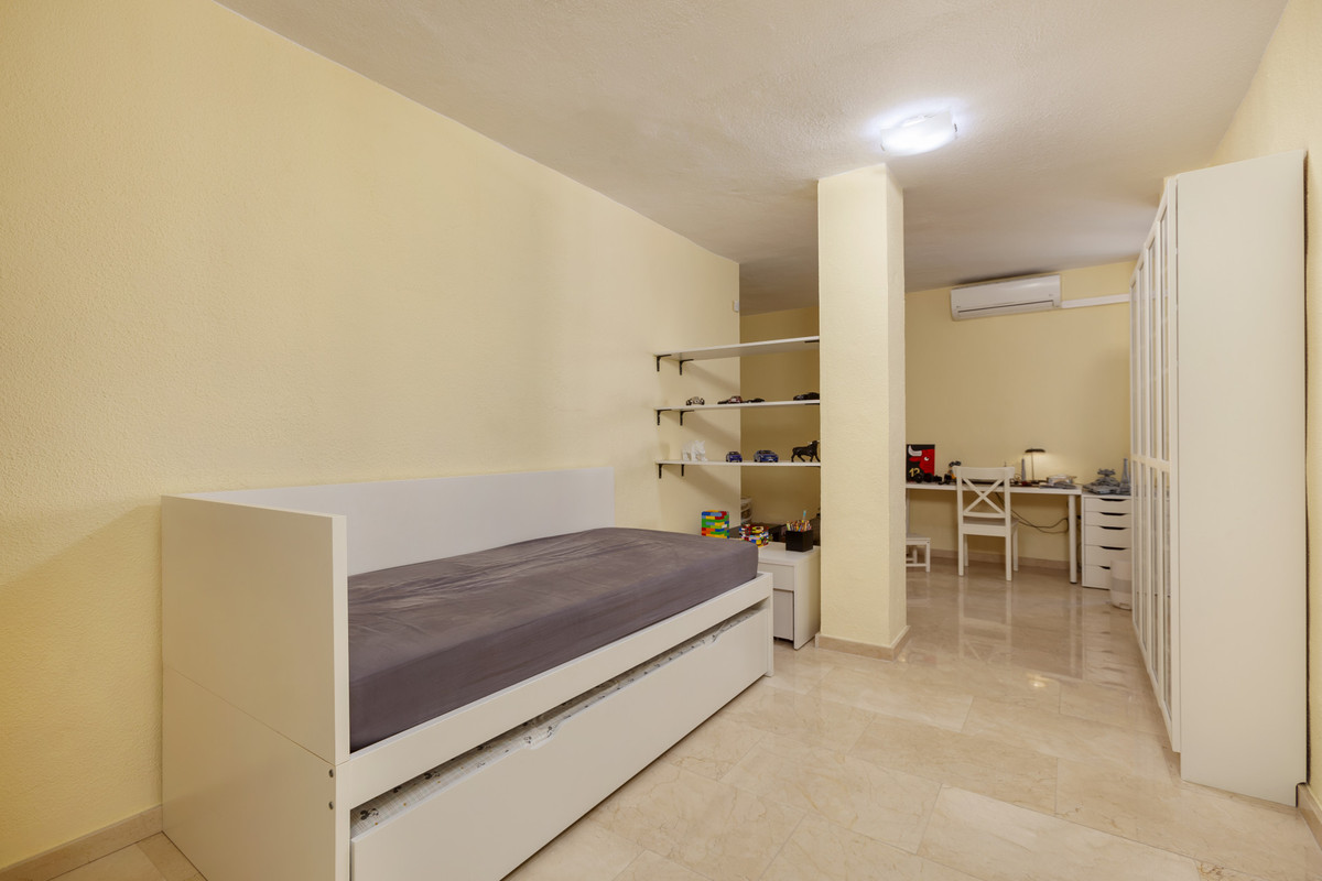 Apartamentos de 3 dormitorios en venta en Milla de Oro – R4036594
