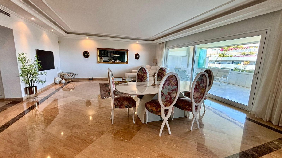 3 bedroom Apartments for sale in Marbella – R5132359
