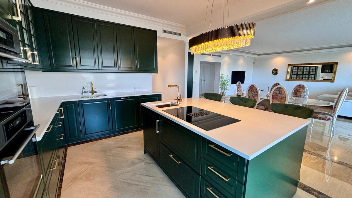 3 bedroom Apartments for sale in Marbella – R5132359