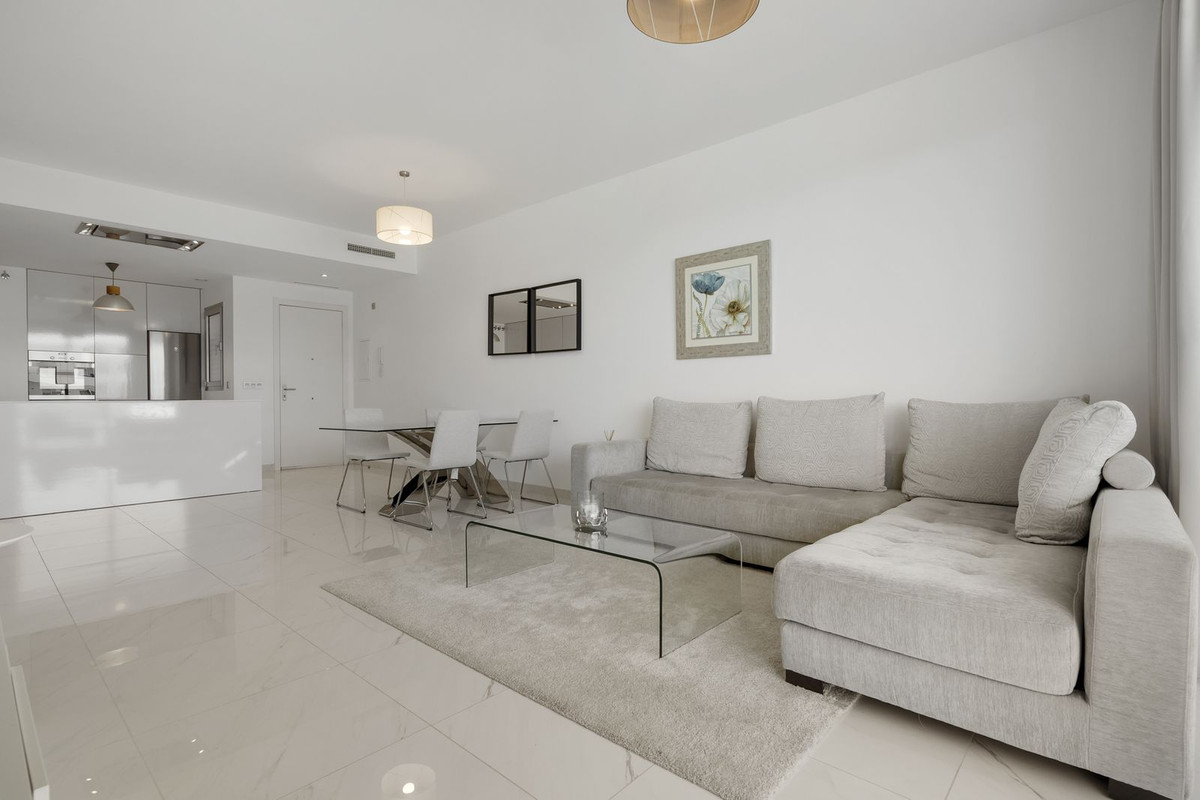 Apartamentos de 3 dormitorios en venta en Nueva Milla de Oro – R5137900