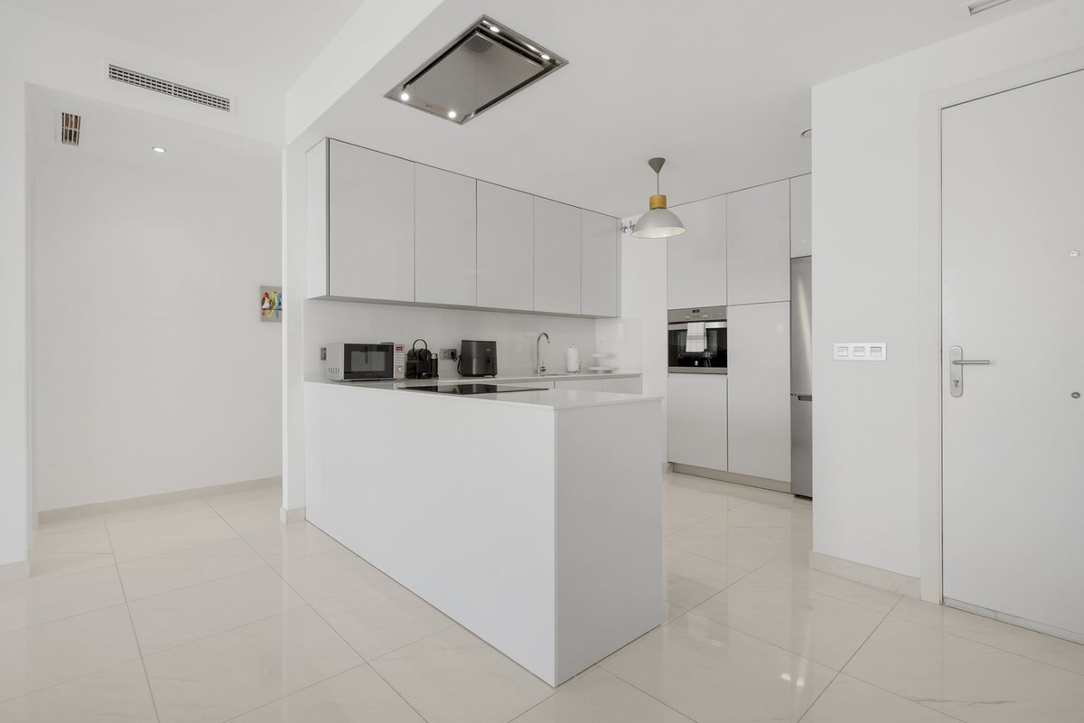 Apartamentos de 3 dormitorios en venta en Nueva Milla de Oro – R5137900