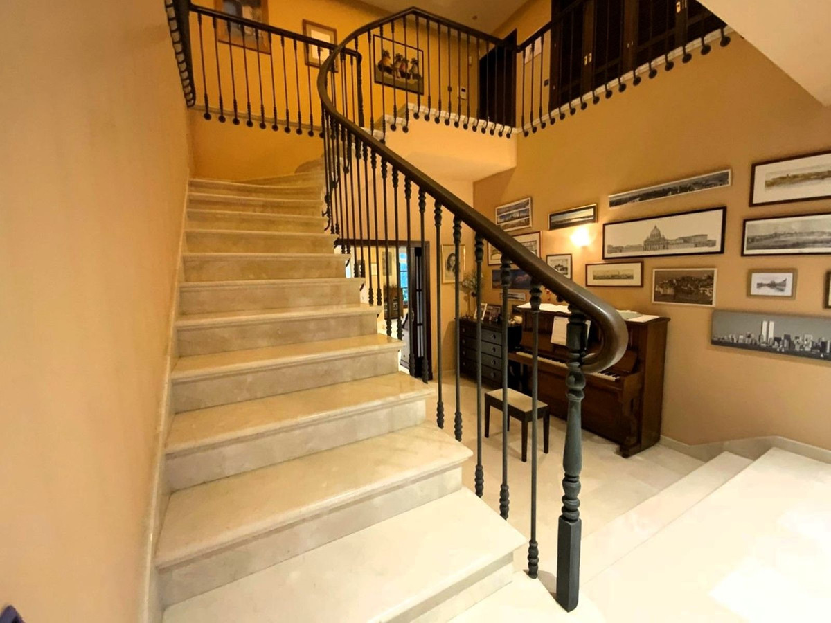 Villas de 5 dormitorios en venta en Marbella – R5135377