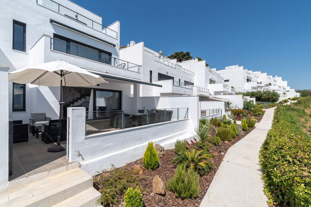 4 bedroom Townhouses for sale in La Mairena – R5126974
