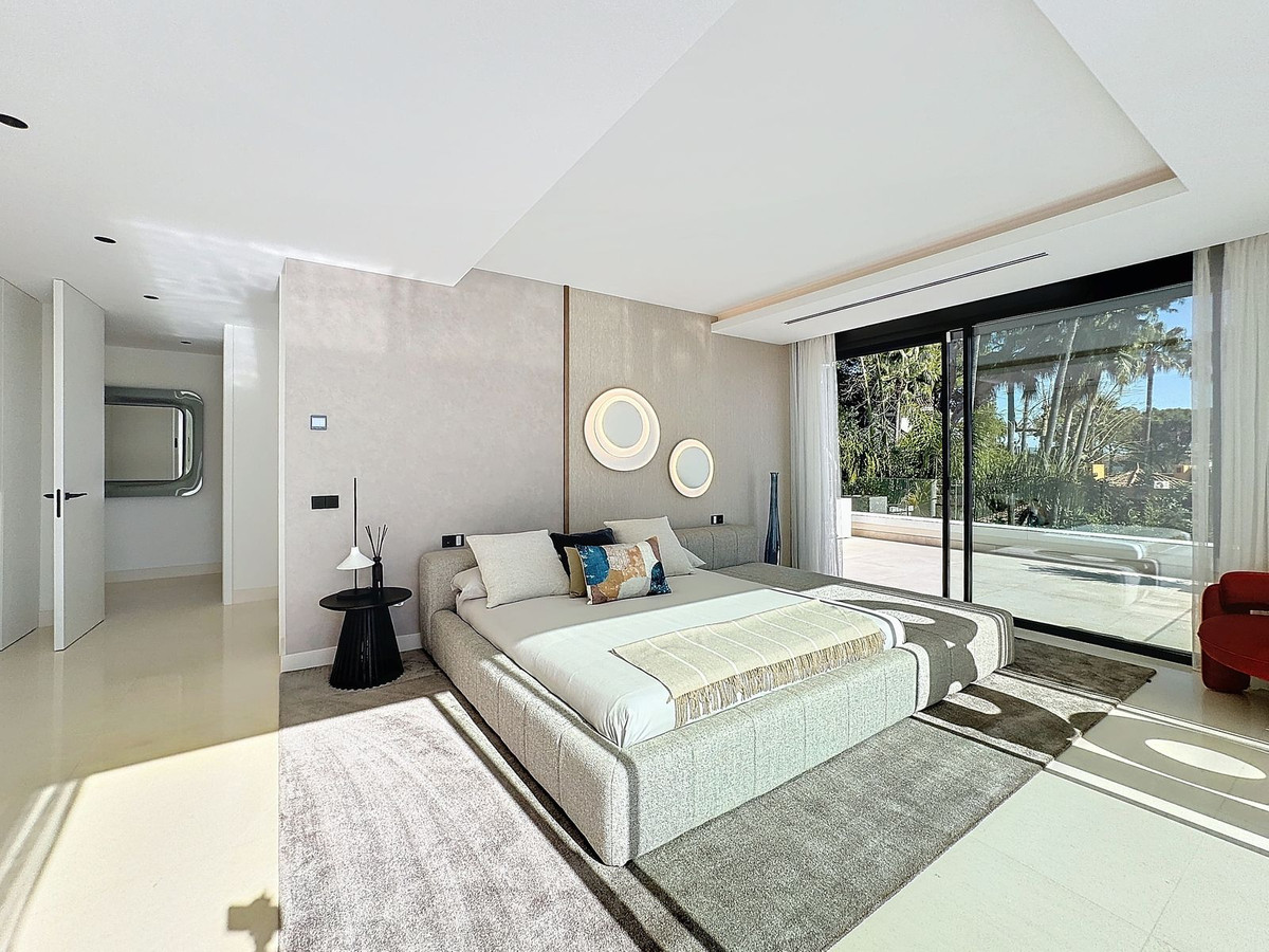 6 bedroom Villas for sale in Sierra Blanca – R4620106