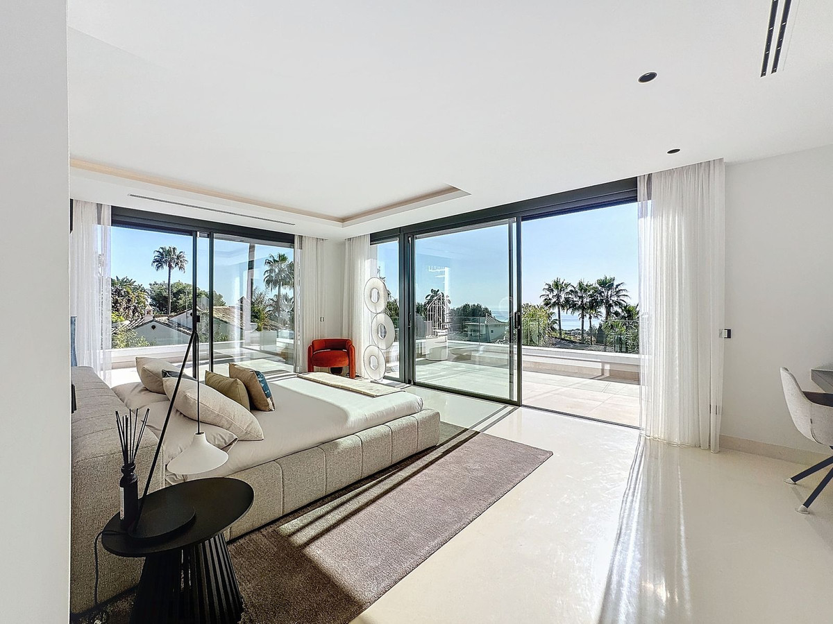 6 bedroom Villas for sale in Sierra Blanca – R4620106