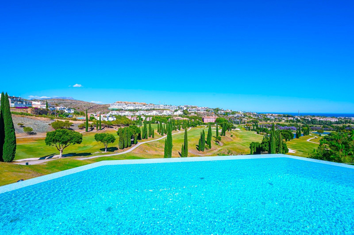 6 bedroom Villas for sale in Los Flamingos – R5005957