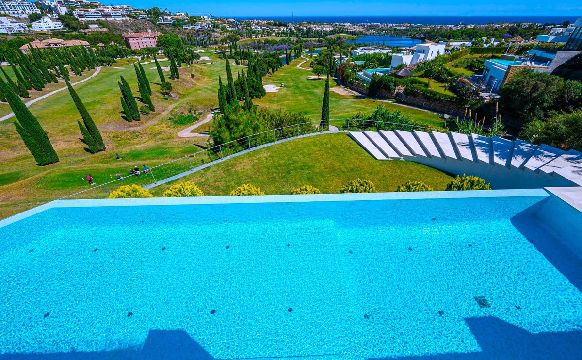 6 bedroom Villas for sale in Los Flamingos – R5005957